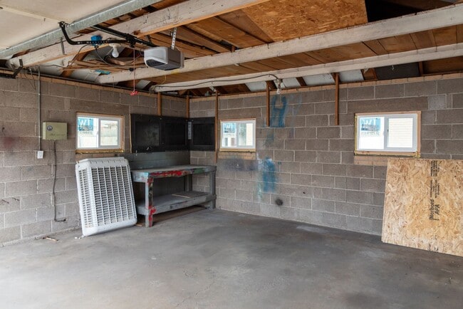 Building Photo - 3 Bed 2 Bath Home For Rent across from Sloan's Lake!