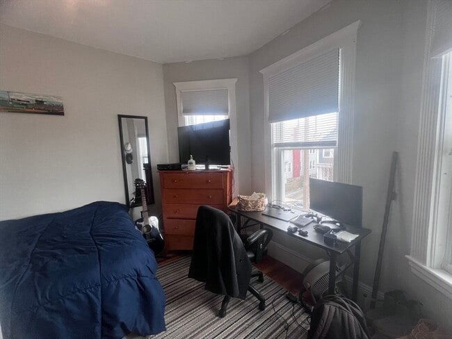 Building Photo - 247 L St