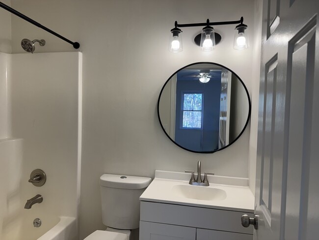 Building Photo - 1513 Kendall Dr