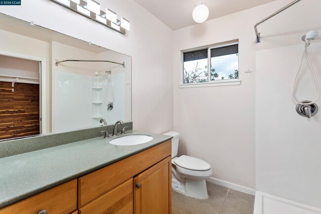 Building Photo - 99 Longridge Rd