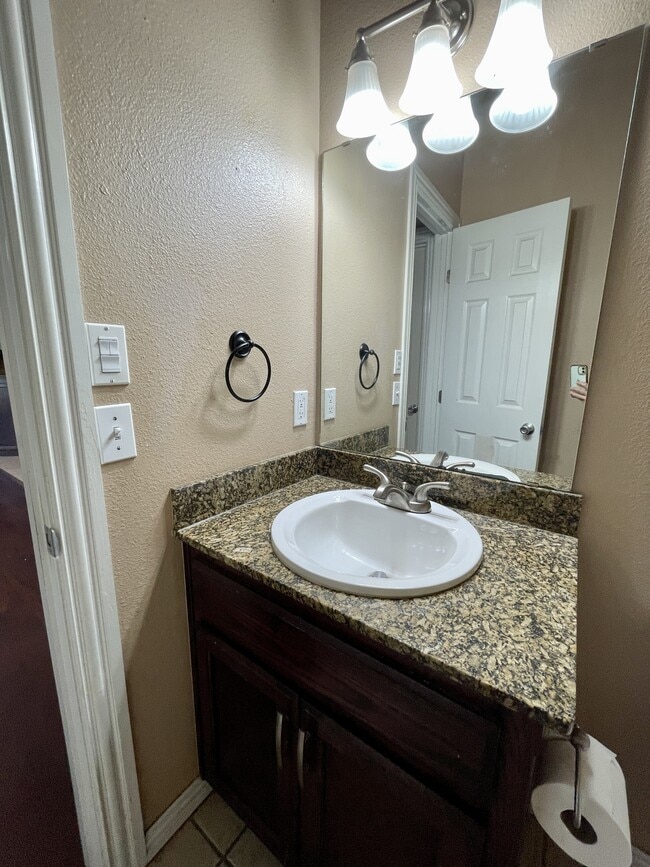 Building Photo - 408 Boggy Creek Dr