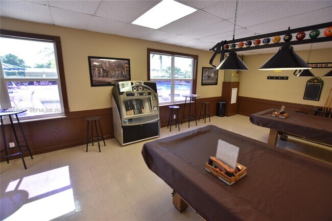 Building Photo - 2750 Emory Dr W