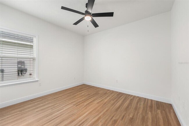 Building Photo - 6735 SW 10th Ln
