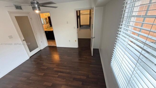 Building Photo - 2961 NE 185th St