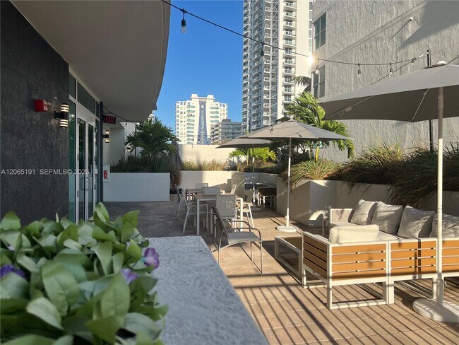 Building Photo - 2275 Biscayne Blvd