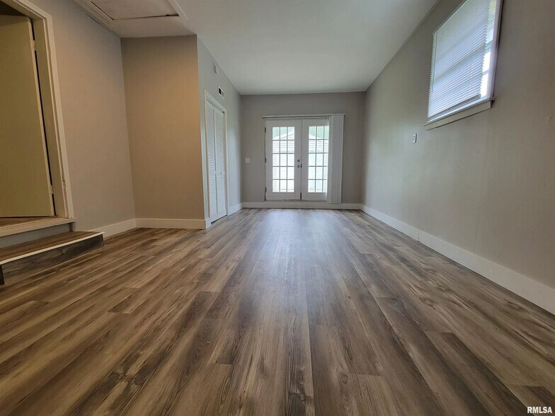 Building Photo - 2617 W Kansas St