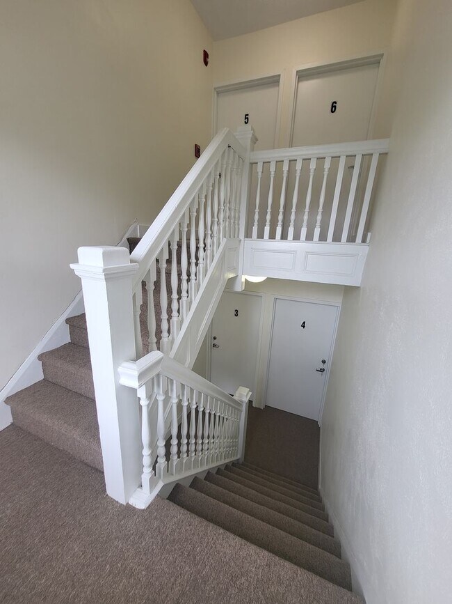 Building Photo - 225 Park Ave