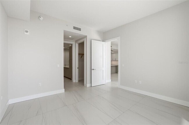 Building Photo - 275 1st Ave S