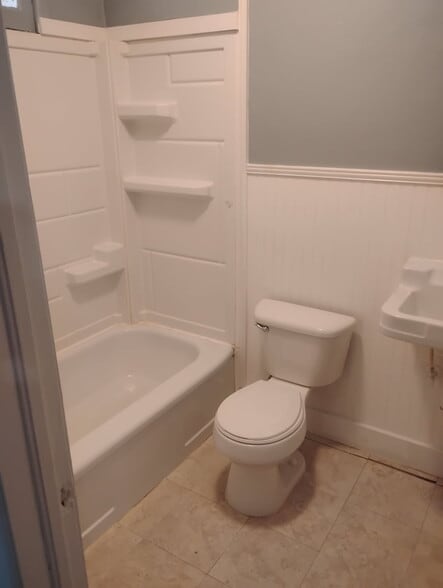 Building Photo - 56 Clinton St