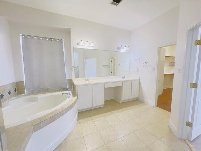 Building Photo - 621 S Lynnwood Trail