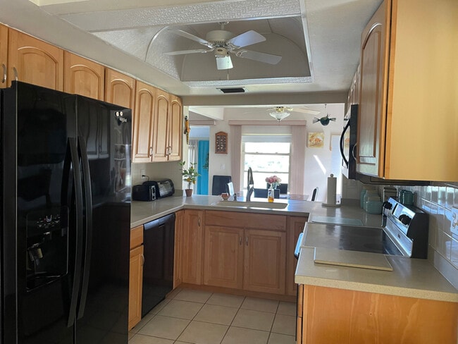 Building Photo - 5400 Peppertree Dr