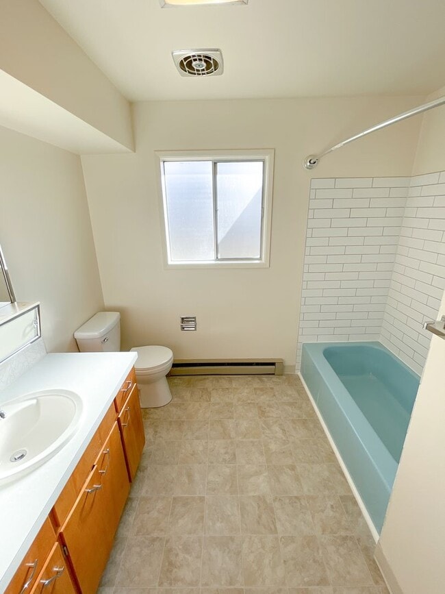 Building Photo - 3 Bedroom, 2 Bath - Home in Moyina Heights
