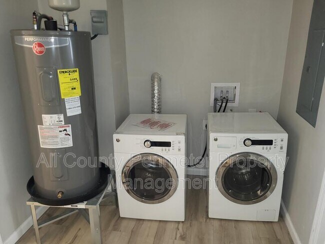 Building Photo - 1249 Duncan Ave