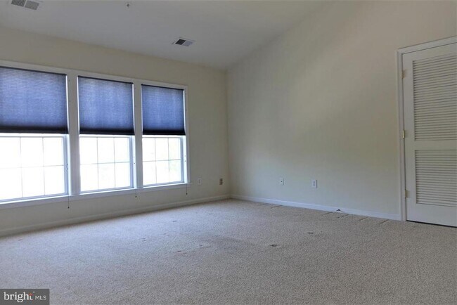 Building Photo - 1115 Crestfield Dr