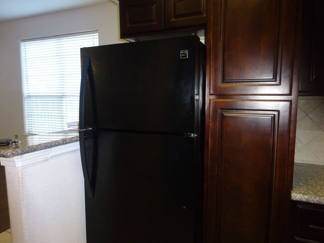 Building Photo - For Lease 1st Floor Unit | 2 Bed, 1 Bath | 860 Sq Ft | Southland Terrace Community |