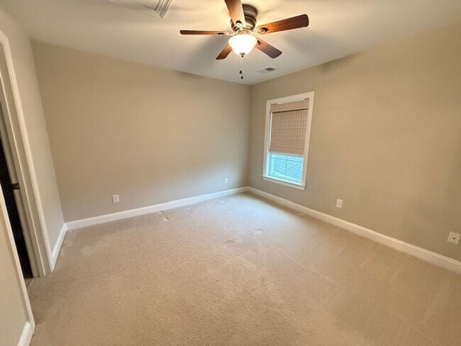 Building Photo - 4 Bedroom 3.5 Bath House in St. Johns Lake - Johns Island