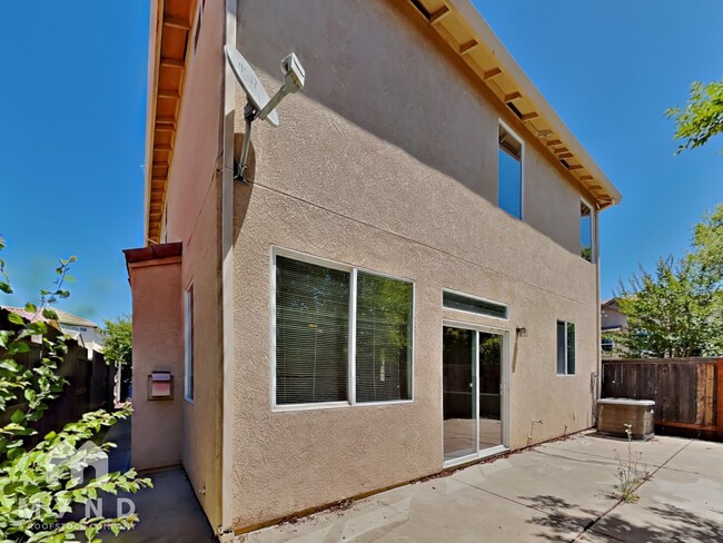 Building Photo - 5325 Dunlay Dr