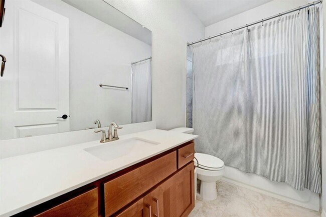 Building Photo - 204 Belford St