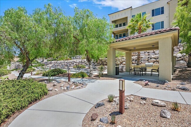 Building Photo - FULLY FURNISHED RENTAL