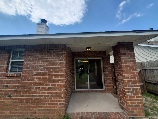 Building Photo - 1516 Oakhill Rd