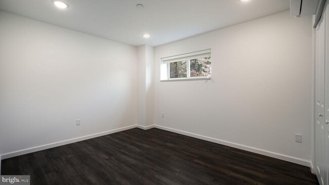 Building Photo - 1825 Callowhill St