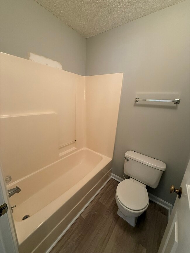 Building Photo - Beautiful Ranch style 3 Bed 2 Bath Home! Large Yard and 2 Car Garage!