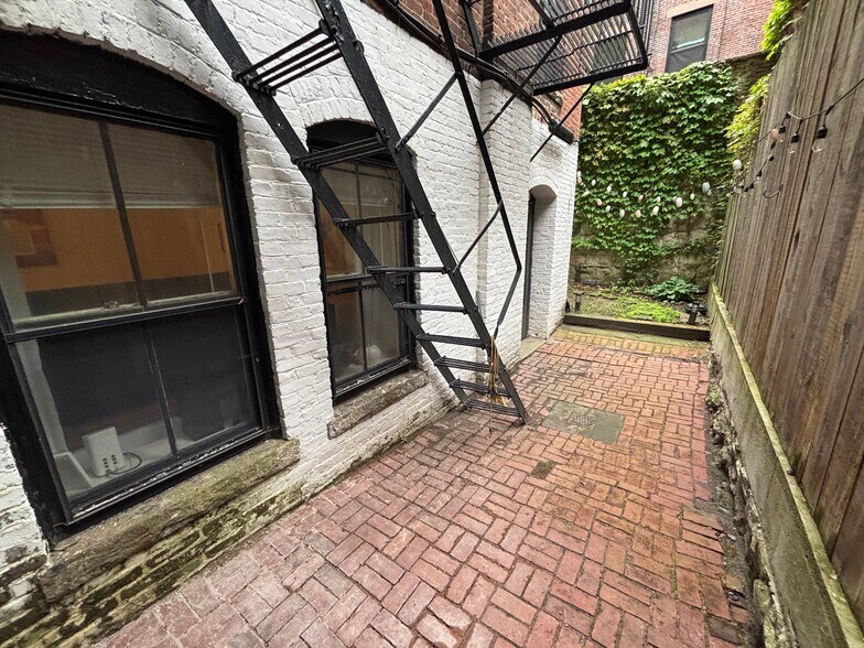 Building Photo - 69 Myrtle St