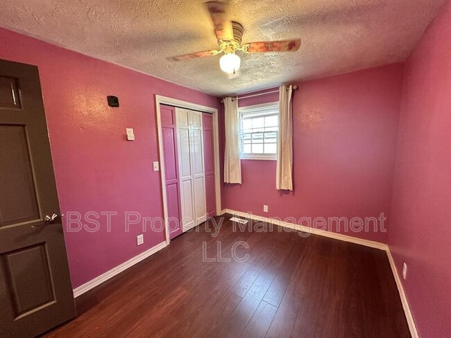 Building Photo - 1458 Greenwood Dr NE