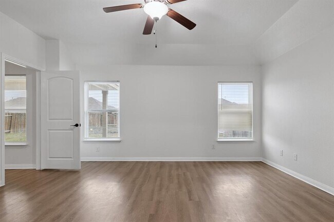 Building Photo - 1204 Twin Estates Dr