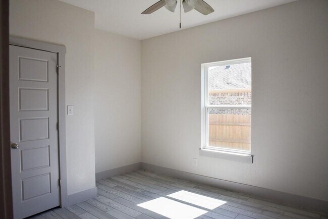 Building Photo - Stunning home in Springtown TX