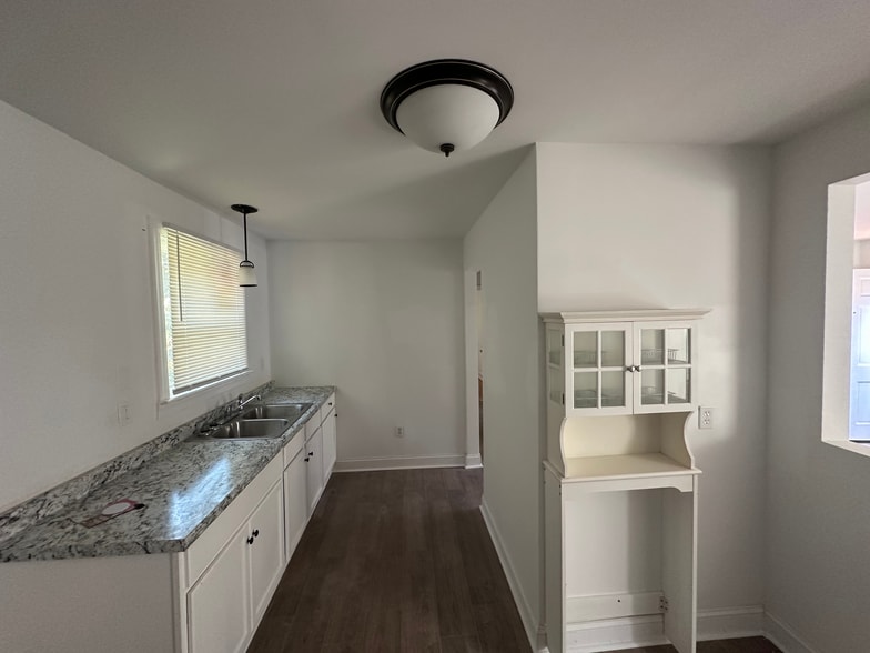 Kitchen - 2139 Baxter St