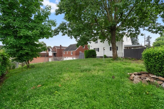 Building Photo - Stunning 3 bedroom home in Duquesne availa...
