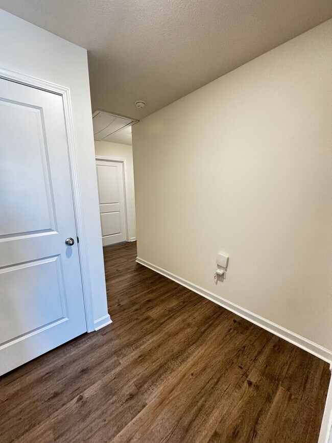 Building Photo - 1075 Hammett Rd