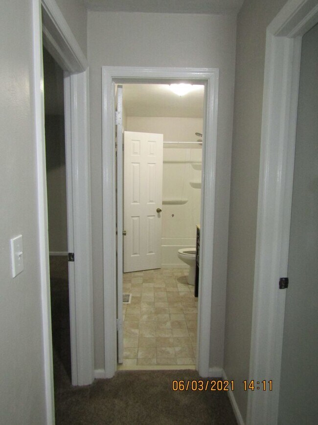 Building Photo - 17 Colonial Way