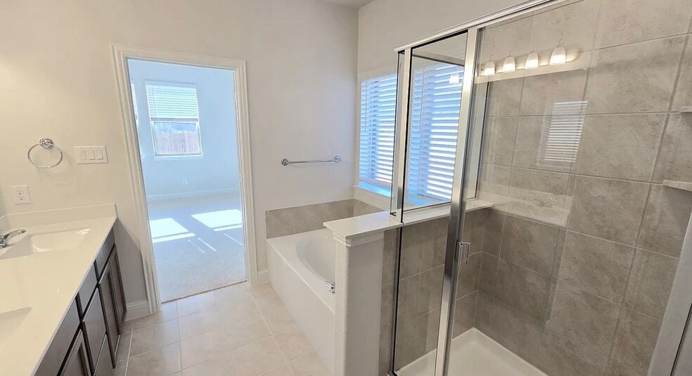 Building Photo - 3029 Hollybrook Ln