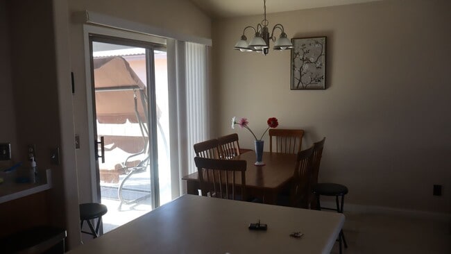 Building Photo - Furnished 3 Bedroom home