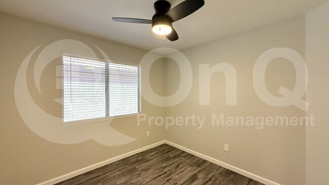 Building Photo - 206 W Oxford Ln