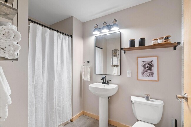 Building Photo - 720 N 4th St