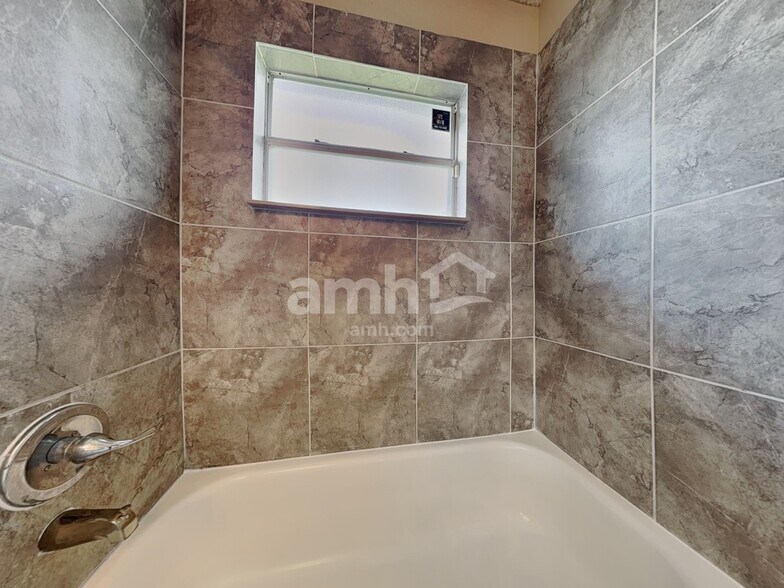 Building Photo - 893 Ferry Landing Ln