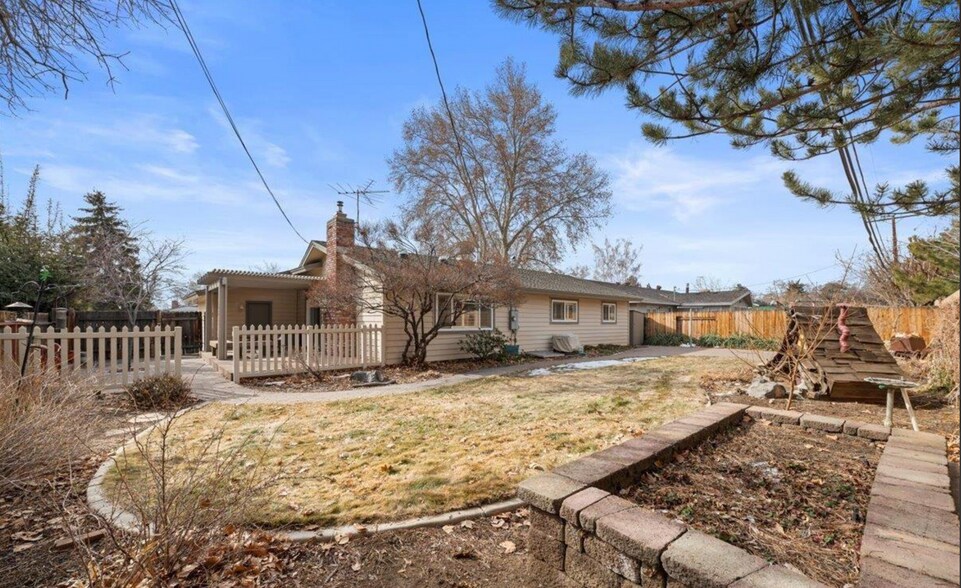 Building Photo - 900 Arleen Way