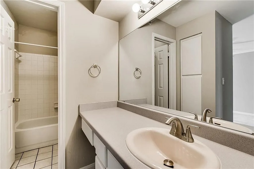 Bathroom 2 - 501 W 26th St