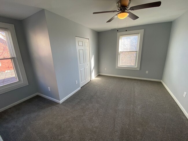 Building Photo - Large, Three-Bedroom Home in Devou Park