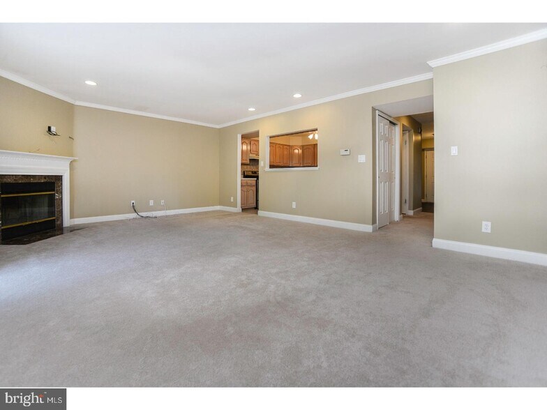 Building Photo - 102 Hazelwood Ln