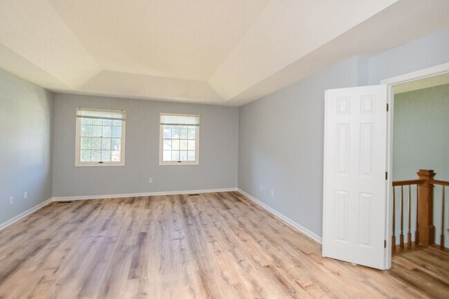 Building Photo - 5 bedroom / 2.5 bathroom Home for Rent in Valparaiso