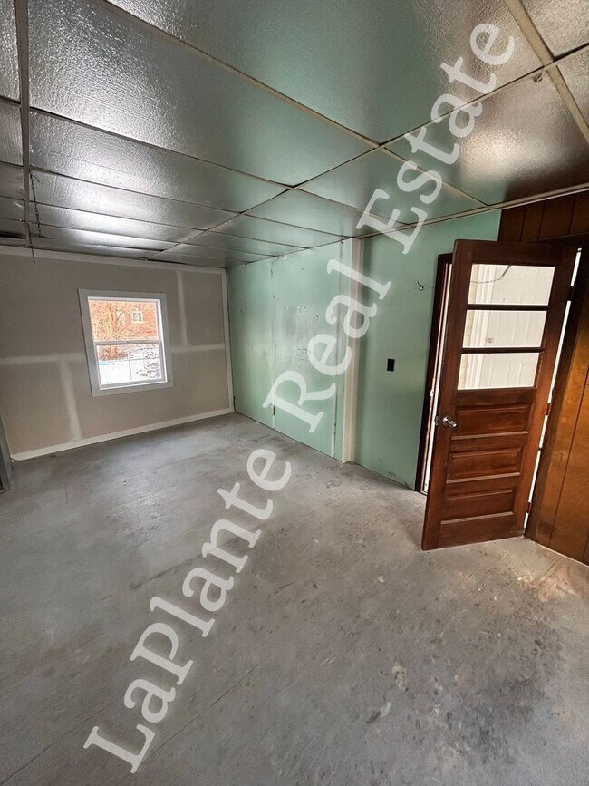 Building Photo - Cozy 2-Bed Home in Toledo