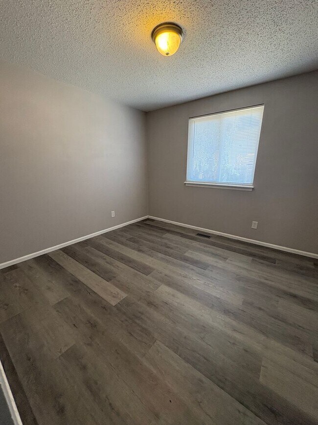 Building Photo - Newly Remodeled 3 Bedroom 2 Bath Home on Huge Corner Lot