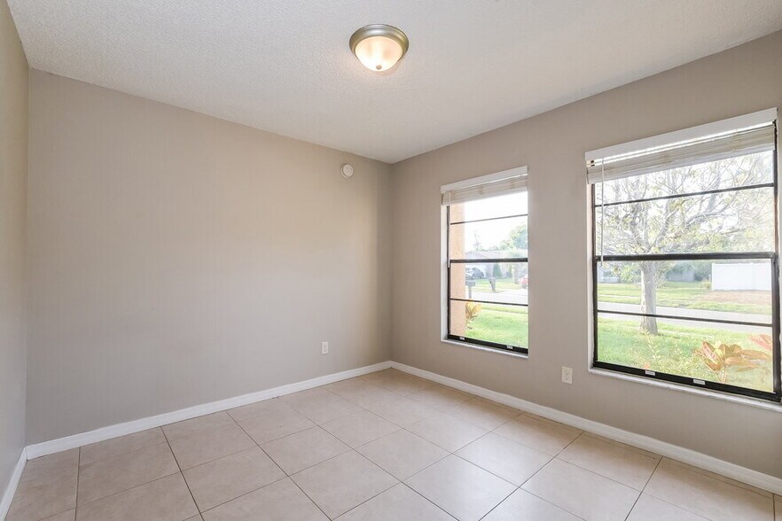 Building Photo - 496 Wild Fox Dr