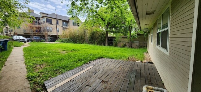 Building Photo - 1913 David St