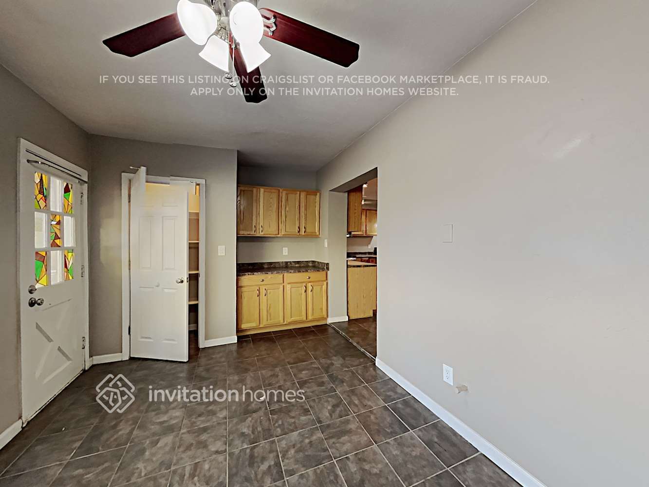 Building Photo - 2532 E Clarendon Ave