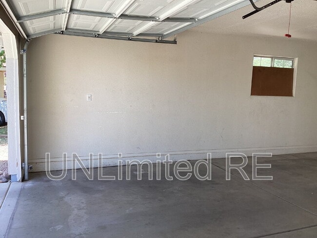 Building Photo - 2819 N Cedar Springs Ln